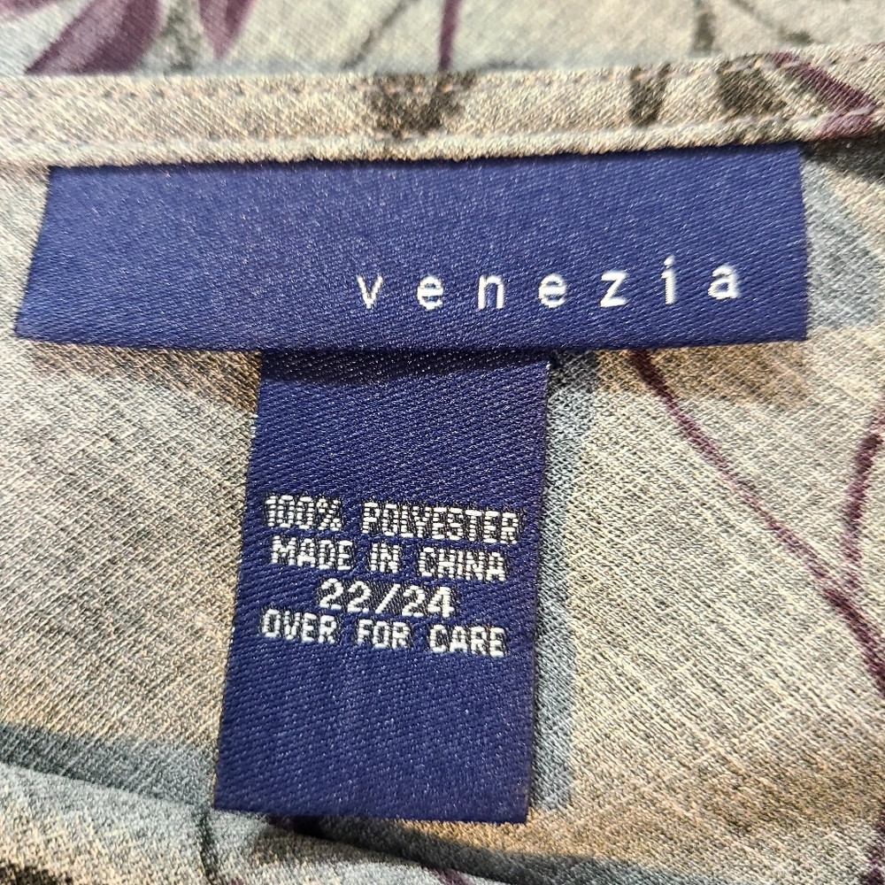 Venezia Gray, Purple & Black Dress with a Cowl Neck, Short Sleeves, Size 22/24 - Picture 9 of 9